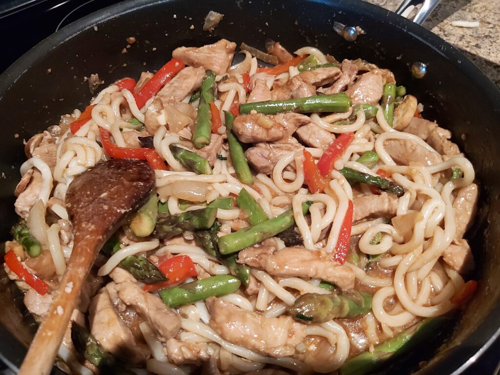 Stir Frying Pork and Asparagus with Noodles 2