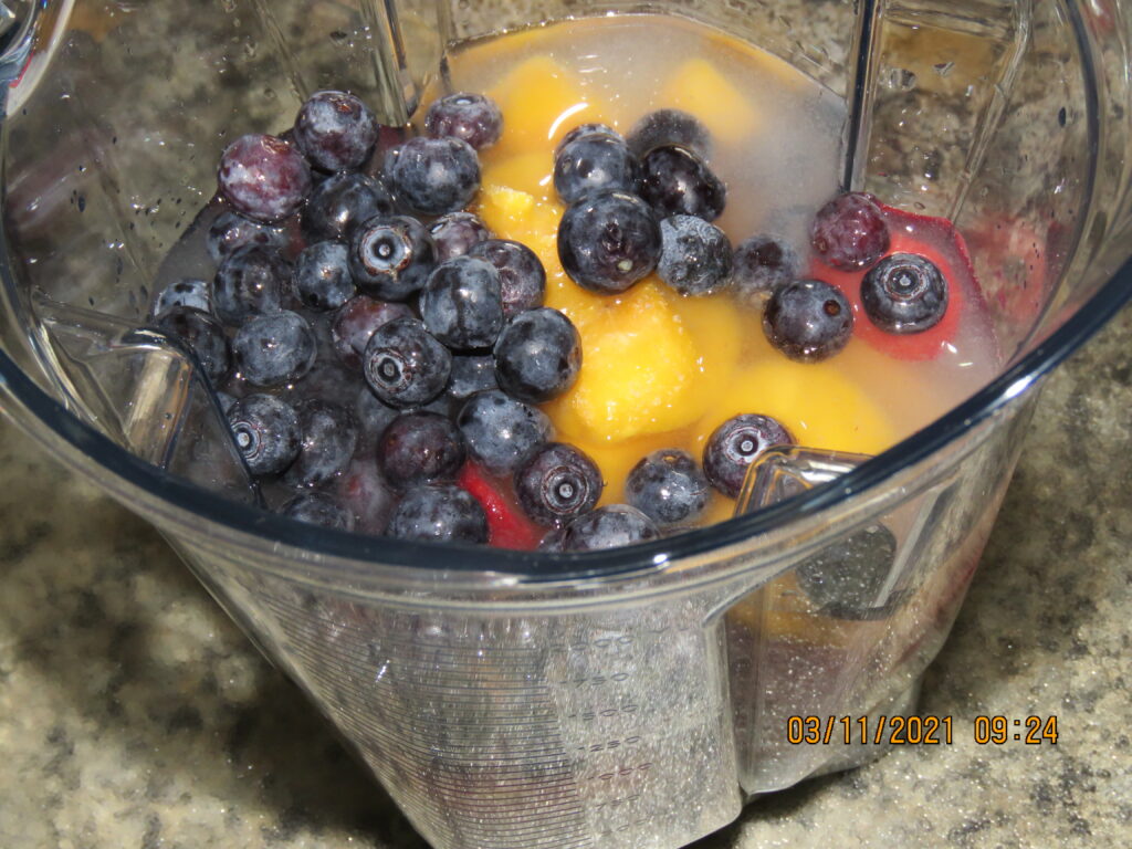 berry smoothie prep