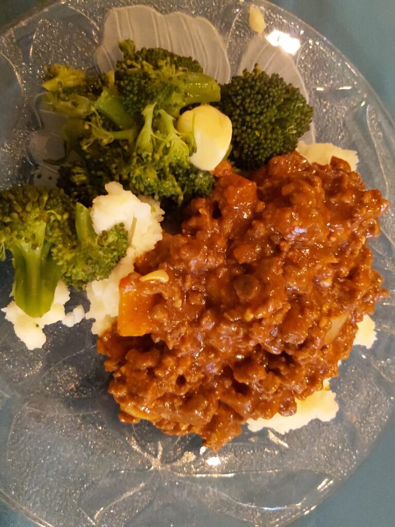 hamburger mash and broccoli