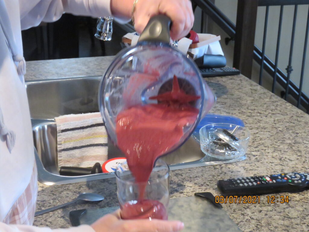 smoothie pouring 2