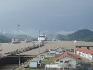 miraflores lock panama 2