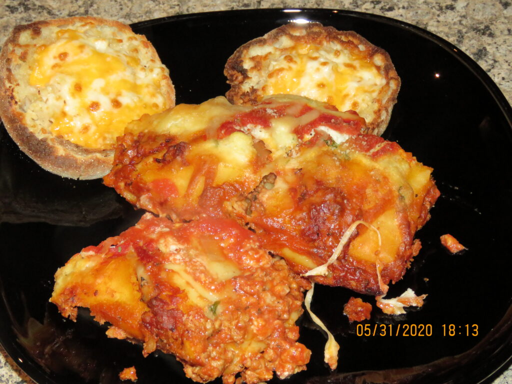 3 cheese ravioli and garlic muffin